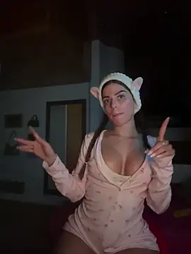 miaabelluccii online show from 06/06/26, 12:38