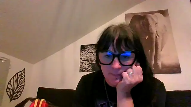 Snapshot of sexujuly88 chatting on 06/08/26, 09:15 sexujuly88 online show from 06/08/26, 09:15