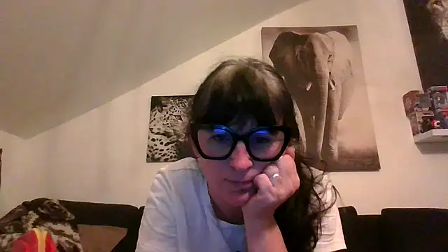 Snapshot of sexujuly88 chatting on 06/18/26, 08:35 sexujuly88 online show from 06/18/26, 08:35