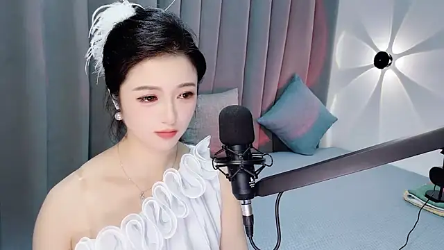 Momo-Wow online show from 06/17/26, 06:16