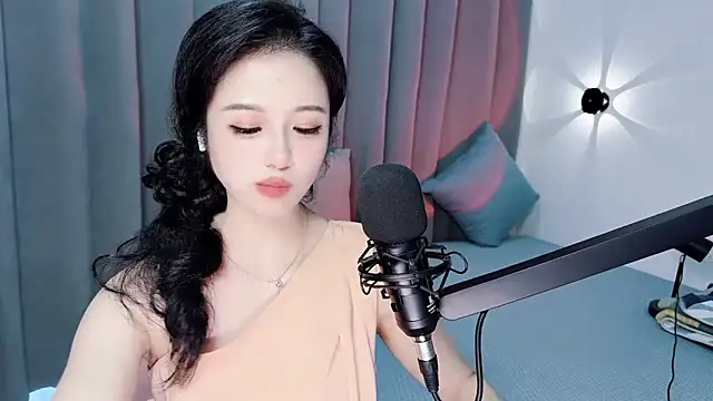 Momo-Wow online show from 07/14/26, 10:21