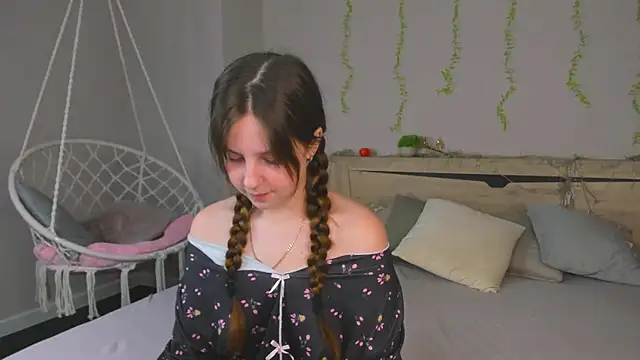 Snapshot of Violeta_Paul chatting on 07/05/26, 09:16 Violeta Paul online show from 07/05/26, 09:16