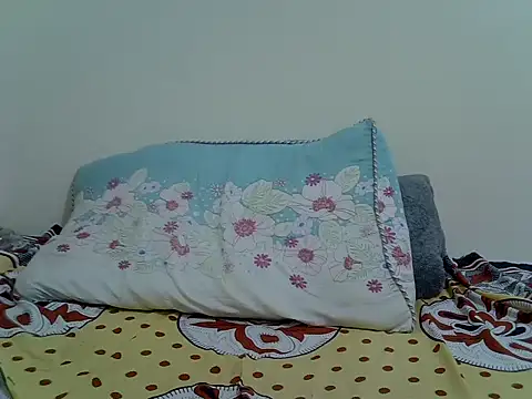 Snapshot of freakypetite chatting on 06/19/26, 10:02 freakypetite online show from 06/19/26, 10:02