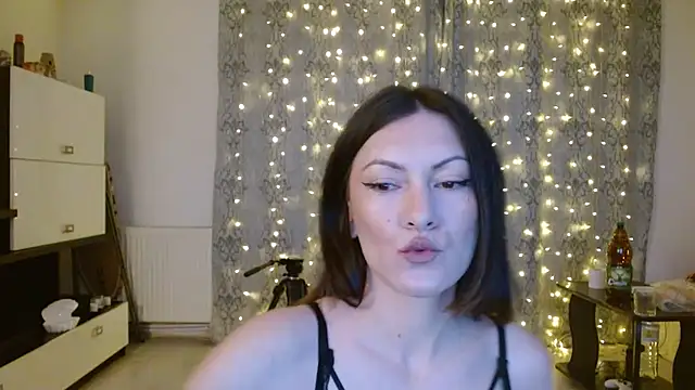 LoraBelle12 online show from 06/09/26, 08:42