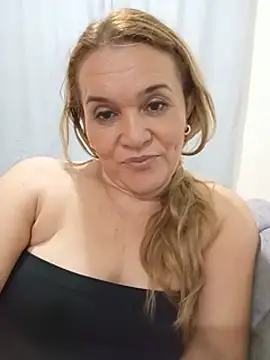 Snapshot of Sara_hilton02 chatting on 06/26/26, 01:21 Sara hilton02 online show from 06/26/26, 01:21