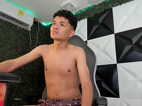 davexxx  online show from 07/04/26, 11:44