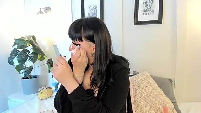 Snapshot of annyy_catt chatting on 07/14/26, 04:28 annyy catt online show from 07/14/26, 04:28