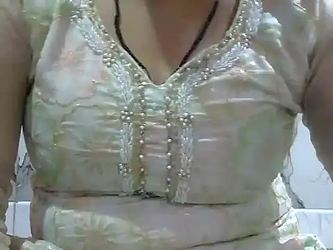 Snapshot of hey_darling_ chatting on 06/11/26, 11:08 hey darling online show from 06/11/26, 11:08