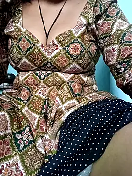 Snapshot of hey_darling_ chatting on 07/18/26, 12:09 hey darling online show from 07/18/26, 12:09