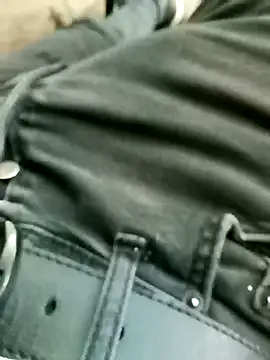 Snapshot of Singlemaleforcouples chatting on 12/31/24, 10:04 Singlemaleforcouples online show from 12/31/24, 10:04