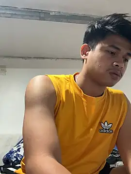 ChocoYummyHotdog online show from 06/05/26, 11:49