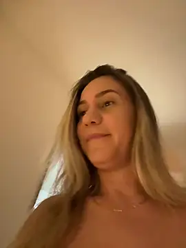 Snapshot of Betinhaalves chatting on 07/08/26, 10:25 Betinhaalves online show from 07/08/26, 10:25