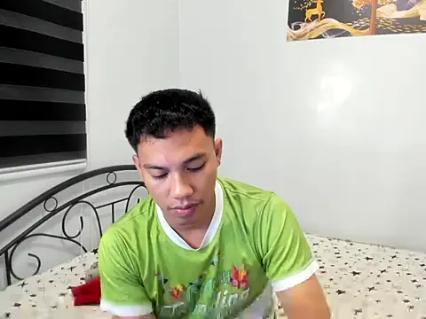 Snapshot of urfucker_vinz chatting on 07/18/26, 04:33 urfucker vinz online show from 07/18/26, 04:33