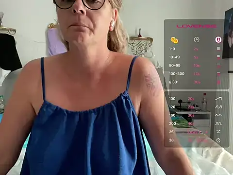 Snapshot of DirtyMarie80 chatting on 07/15/26, 01:38 DirtyMarie80 online show from 07/15/26, 01:38