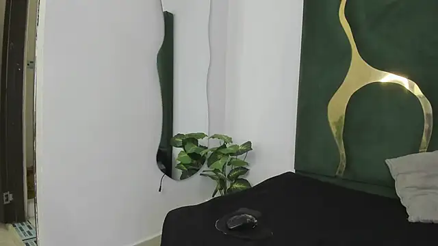 Mila petiteasm online show from 06/27/26, 12:33