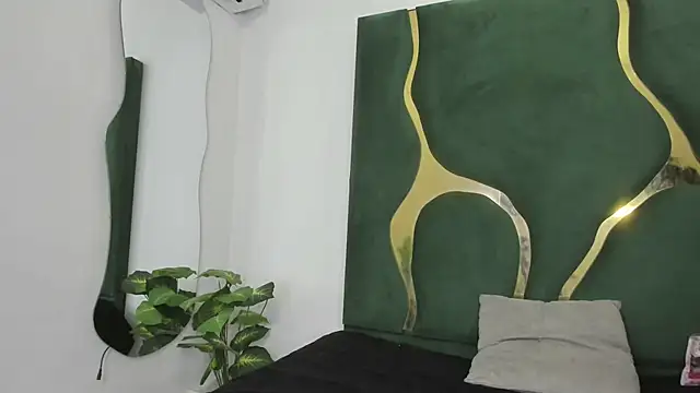 Mila petiteasm online show from 06/30/26, 12:17