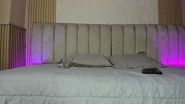 julimonroe  online show from 07/04/26, 02:07