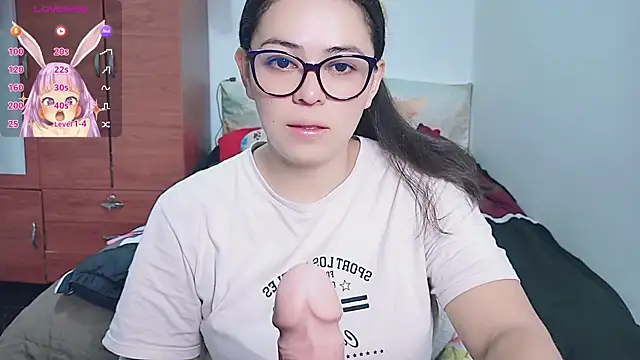 Aeseelia online show from 06/08/26, 12:03