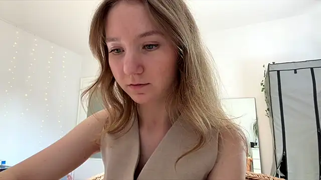 smalllisa online show from 06/17/26, 04:08