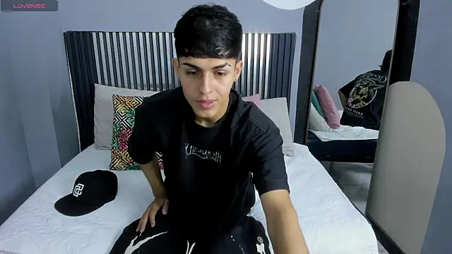 Snapshot of Axel_Mendozaa chatting on 07/04/26, 08:04 Axel Mendozaa online show from 07/04/26, 08:04