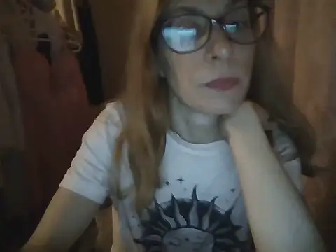 Snapshot of Aphrodity_Roxx chatting on 06/20/26, 10:12 Aphrodity Roxx online show from 06/20/26, 10:12