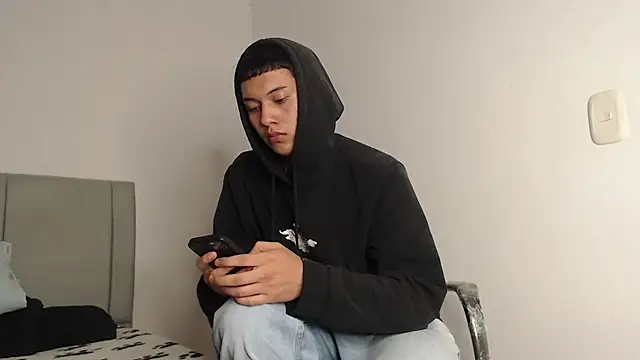 Owenn  blueee online show from 06/19/26, 03:22