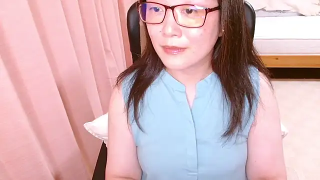 Snapshot of LENA-xo chatting on 07/10/26, 03:25 LENA-xo online show from 07/10/26, 03:25