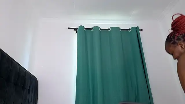 Snapshot of Fluffy_Pillows chatting on 06/15/26, 07:10 Fluffy Pillows online show from 06/15/26, 07:10