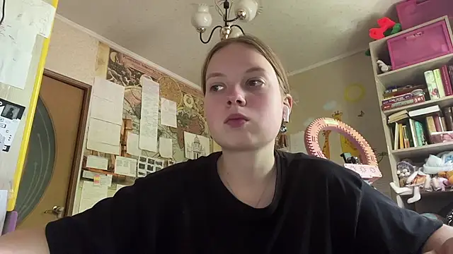 Snapshot of Aileyn chatting on 07/15/26, 07:13 Aileyn online show from 07/15/26, 07:13