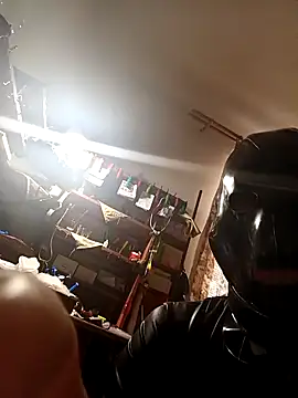 Snapshot of RubberFetischem chatting on 12/20/25, 10:44 RubberFetischem online show from 12/20/25, 10:44