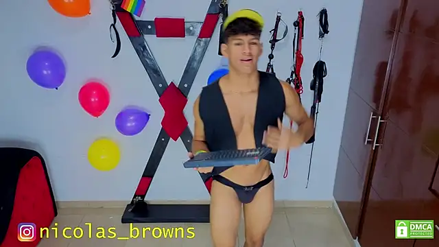 Nicolas AthleticBoy online show from 06/12/26, 08:08