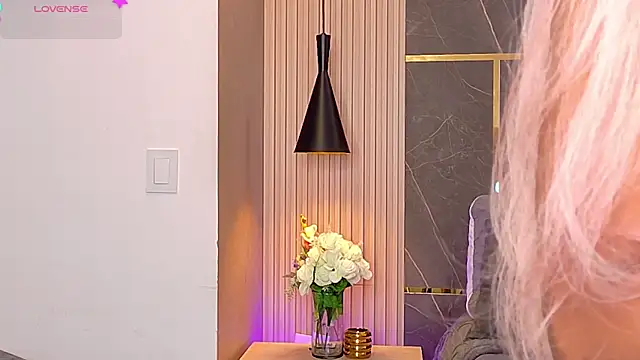 Charlotte-Brandt online show from 06/12/26, 03:49