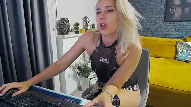 Snapshot of Angelface4you chatting on 02/13/26, 08:38 Angelface4you online show from 02/13/26, 08:38