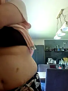 Snapshot of GoldenWifee chatting on 06/18/26, 08:58 GoldenWifee online show from 06/18/26, 08:58