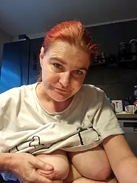 Snapshot of GoldenWifee chatting on 07/22/26, 04:37 GoldenWifee online show from 07/22/26, 04:37
