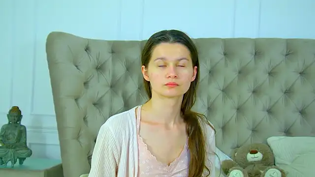 JuliettaTiffani online show from 06/18/26, 09:14