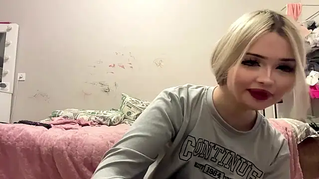moonluv33 online show from 06/12/26, 02:05