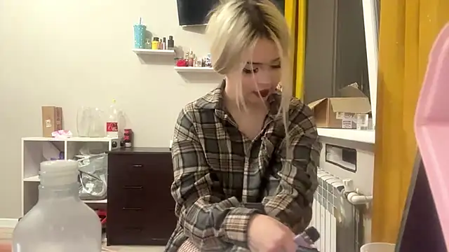 moonluv33 online show from 06/25/26, 01:59