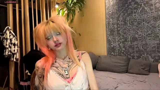 JoanneMcauly online show from 06/15/26, 09:50