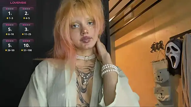 JoanneMcauly online show from 06/30/26, 08:54