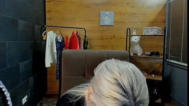 DaisyHopkins online show from 06/20/26, 09:45