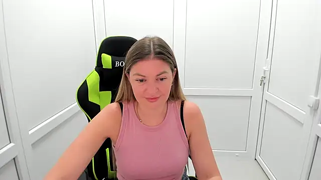 MiaSummerr  online show from 06/30/26, 06:47