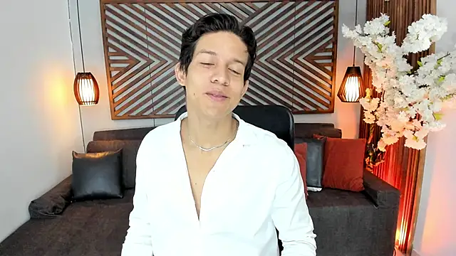 Snapshot of LevinFox chatting on 06/16/26, 11:24 LevinFox online show from 06/16/26, 11:24