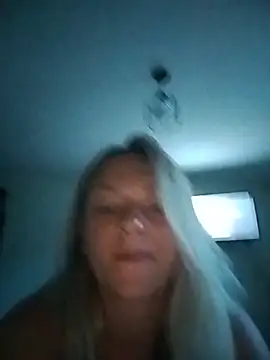 NinaHola online show from 06/05/26, 07:41