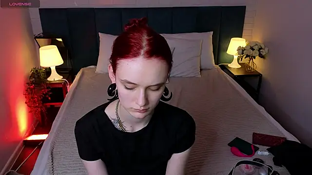 CrimsonMarquise online show from 06/09/26, 03:01