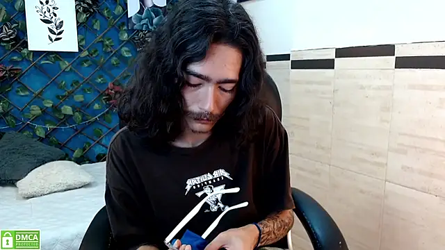 Snapshot of bigcock_robert chatting on 07/11/26, 04:43 bigcock robert online show from 07/11/26, 04:43