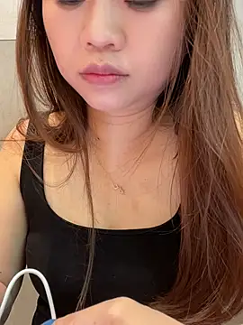 Snapshot of mimi05231 chatting on 07/26/26, 03:47 mimi05231 online show from 07/26/26, 03:47
