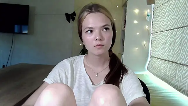 Snapshot of AvrilGillig chatting on 06/26/26, 02:54 AvrilGillig online show from 06/26/26, 02:54