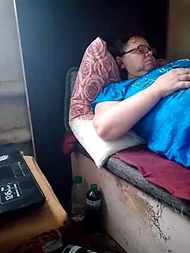 Snapshot of oksana72 chatting on 10/02/25, 09:38 oksana72 online show from 10/02/25, 09:38