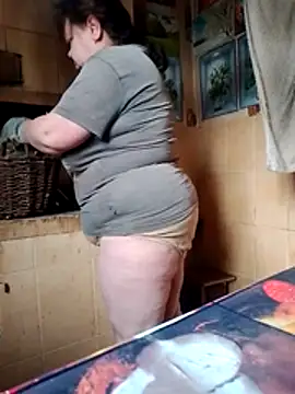 Snapshot of oksana72 chatting on 02/15/26, 07:16 oksana72 online show from 02/15/26, 07:16